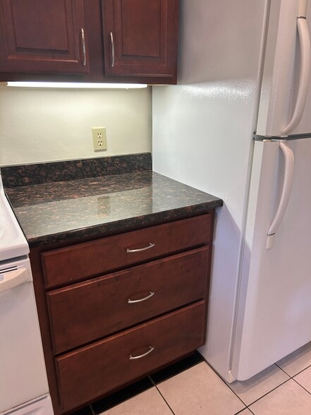 Kitchen Drawers - 1488 Mitchell Ave