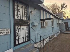 Building Photo - 1526 Spain St