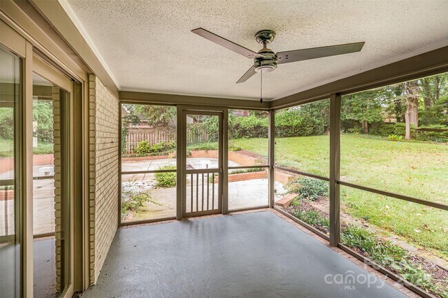 Building Photo - 6334 Fair Valley Dr