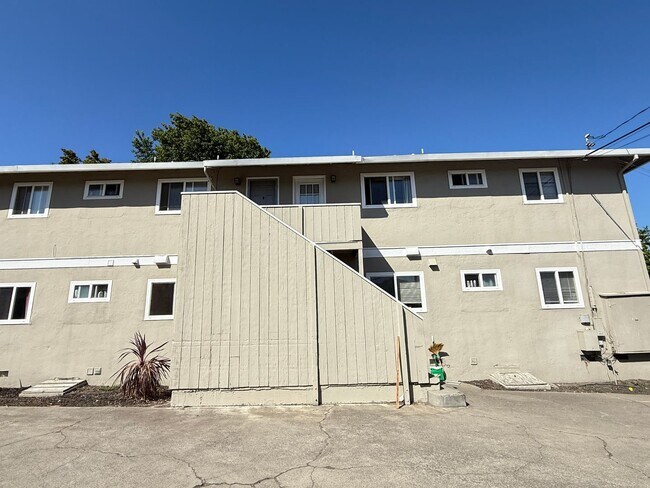 Building Photo - 1265-1271 Parkington Ave