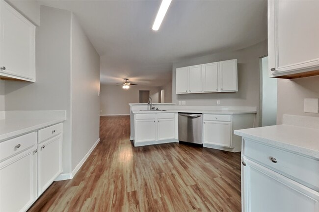 Building Photo - 16716 Foursquare Dr