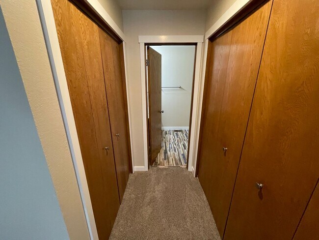 Building Photo - 4210 Blue Heron Ct