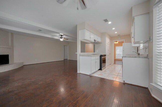 Building Photo - 8119 La Roche Ln
