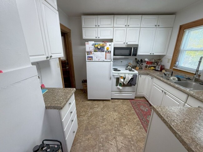 Building Photo - 1128 Bowen Ct