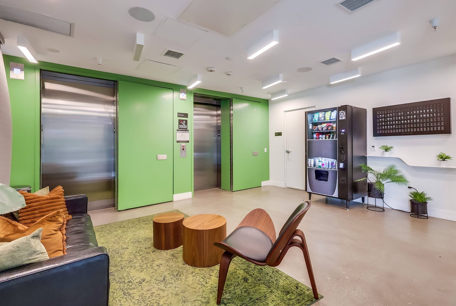 Building Photo - 3630 Overland Ave