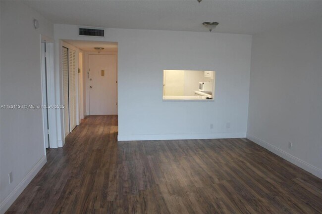 Primary Photo - 1400 NE 169th St