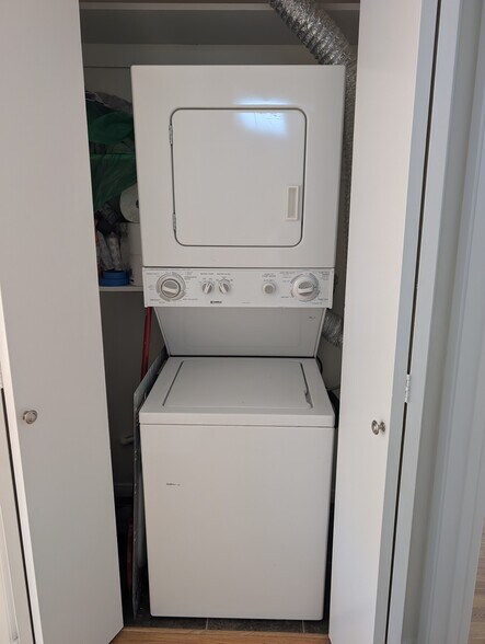 In-Unit Washer & Dryer - 5232 Wilkinson Ave