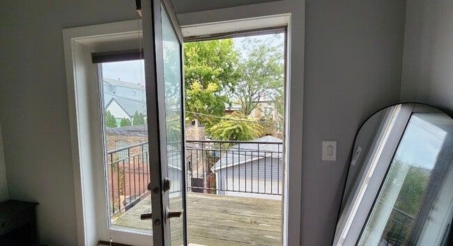 Building Photo - Breathtaking, 2-Bedroom, 2-Bath Condo Near Medical District