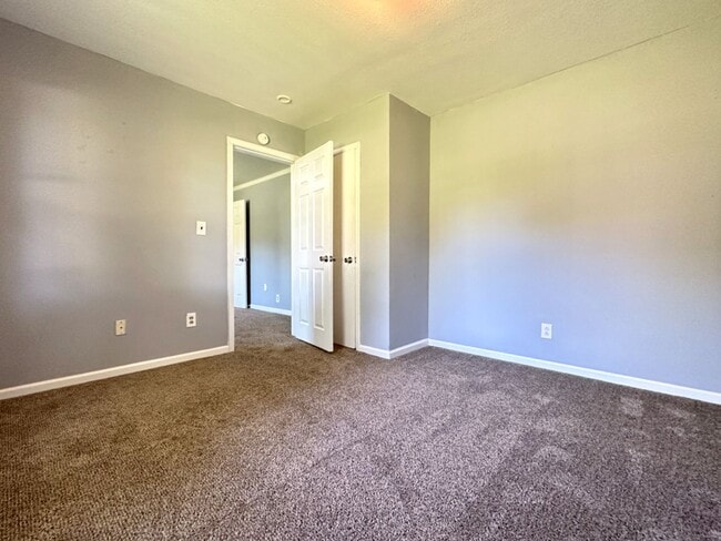 Building Photo - 496 Louisiana Ave. Clarksville, TN 37042