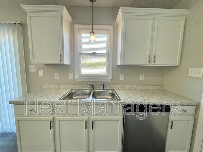 Building Photo - 184 Brandywood Ct