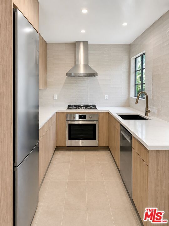 Building Photo - 502 Strand St