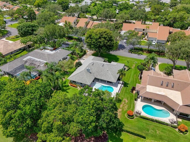 Building Photo - 15 Balfour Rd E