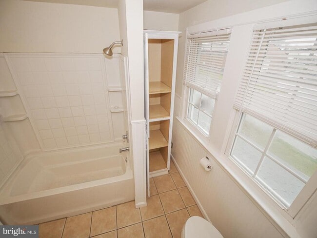 Building Photo - 332 Crown Point Rd