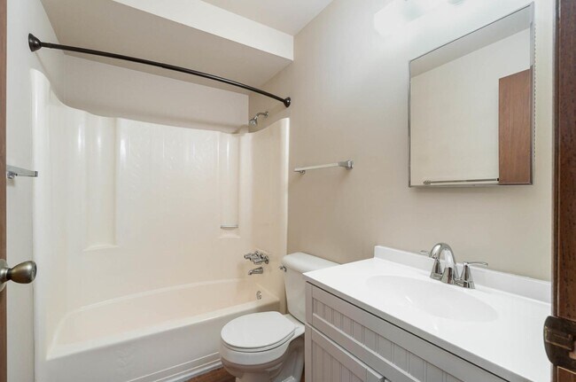 Building Photo - 2 Bedroom Rental Duplex with Attached Garage $1300/month