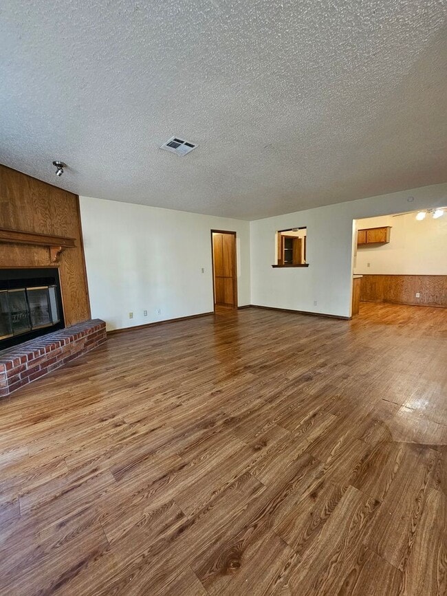 Building Photo - (3) Bed/(2) Bath SE Norman! Easy Access to I35.
