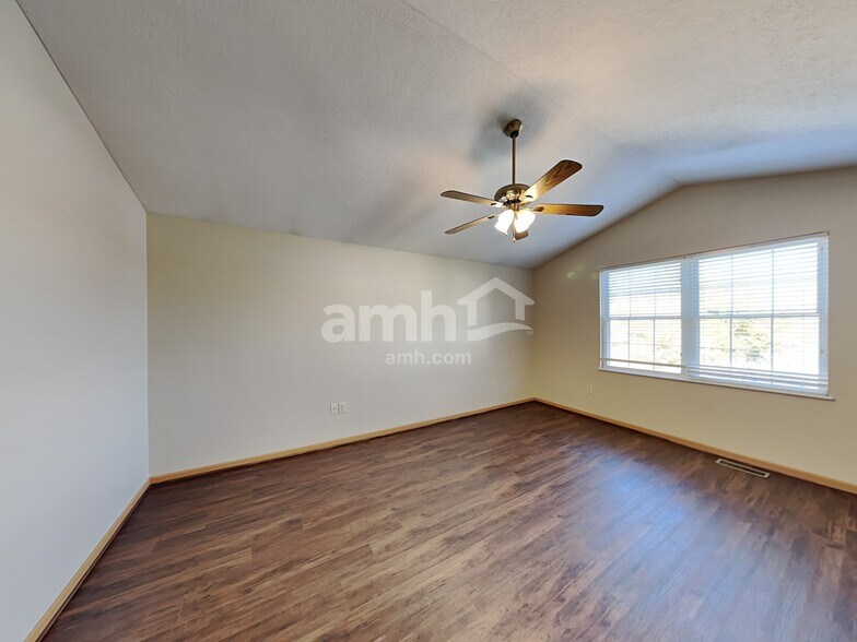 Building Photo - 6875 Tumbleweed Ln