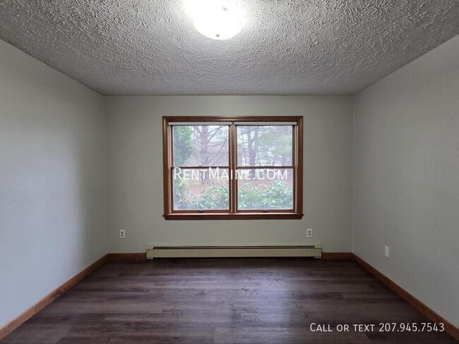 Building Photo - 10 Hartley St