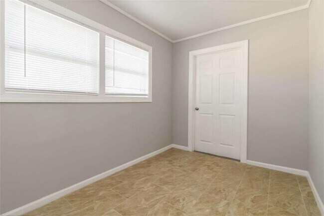 Building Photo - 46 Le Parc Fontaine