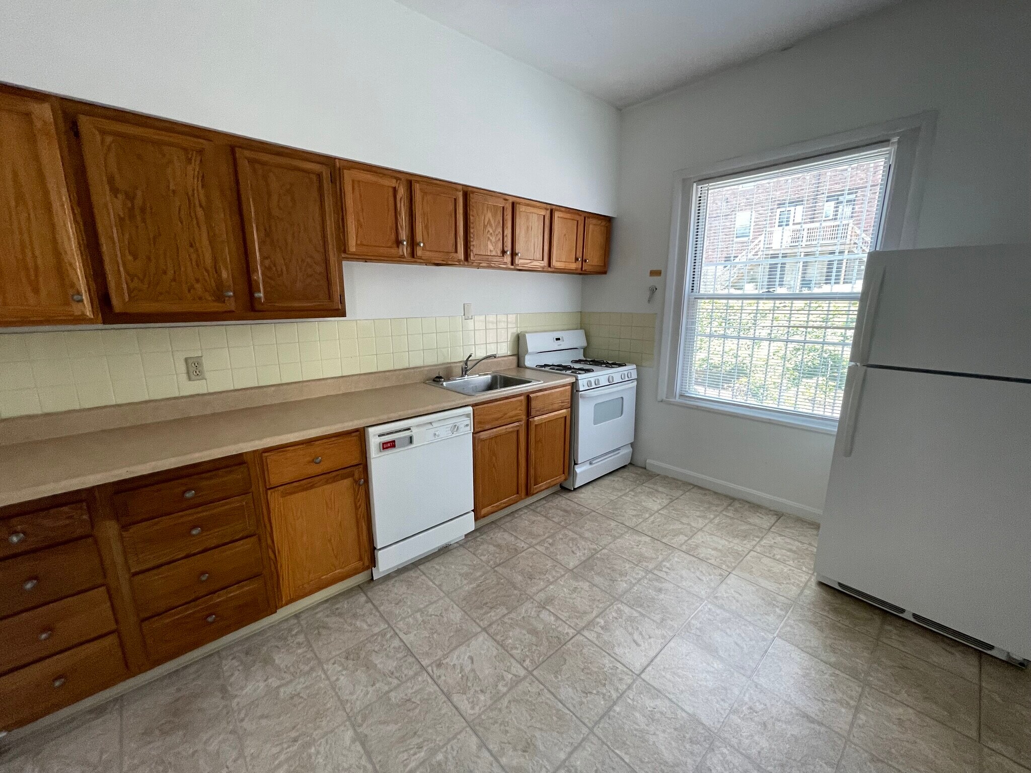 Building Photo - 212 Coltart Ave