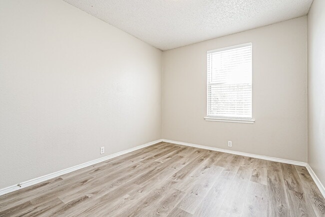 Building Photo - 1906 Purdue Dr