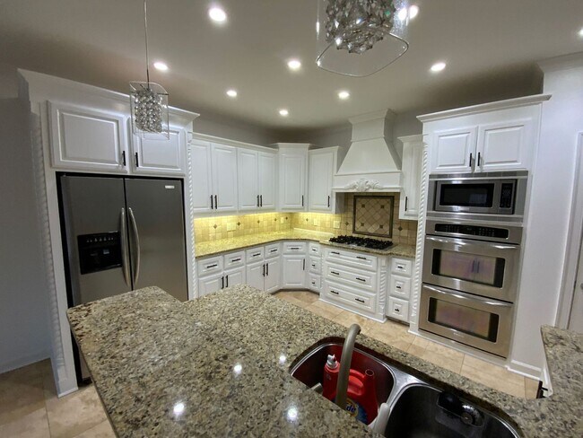 Building Photo - 123 Courts Ln