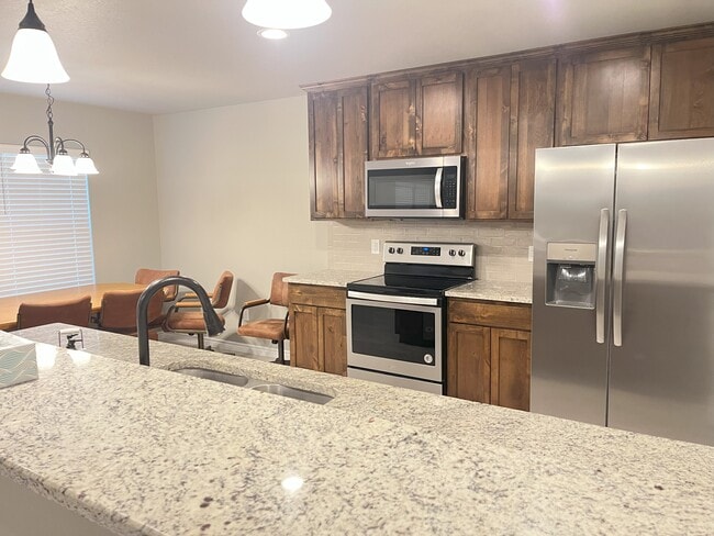 Building Photo - 905 Roadrunner Spur