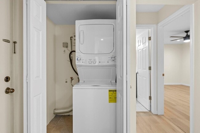 Building Photo - 830 SW 9th St Cir