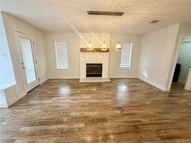 Building Photo - 17844 Park Valley Dr