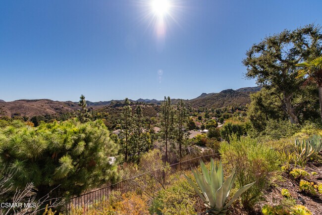 Building Photo - 2670 Grandoaks Dr