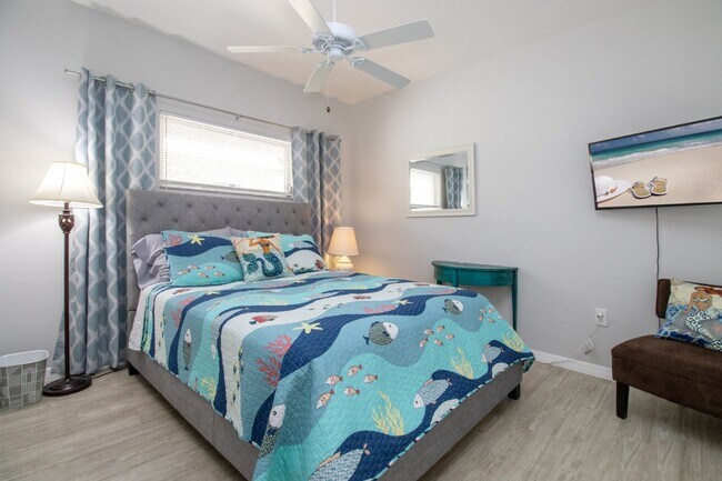 Building Photo - Fully Furnished - 2 bed 2 Bath villa - South Sarasota