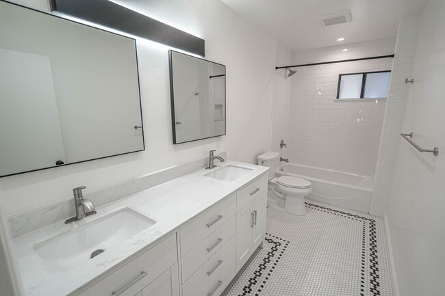 Building Photo - COMING SOON! Canoga Park 4-Bedroom Home fo...