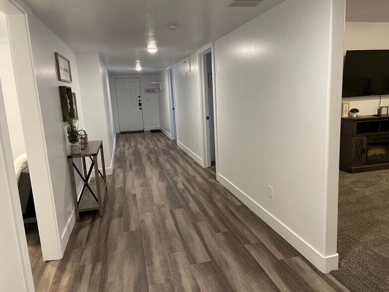 Building Photo - 9507 S 1860 W