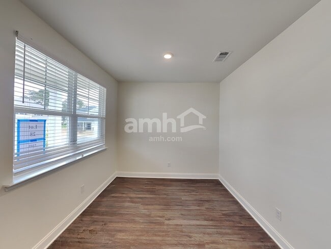 Building Photo - 2105 Williamshire Lane