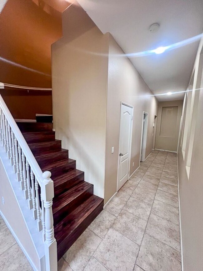 Building Photo - 5 bedroom Winchester home with a 3 car garage for LEASE!