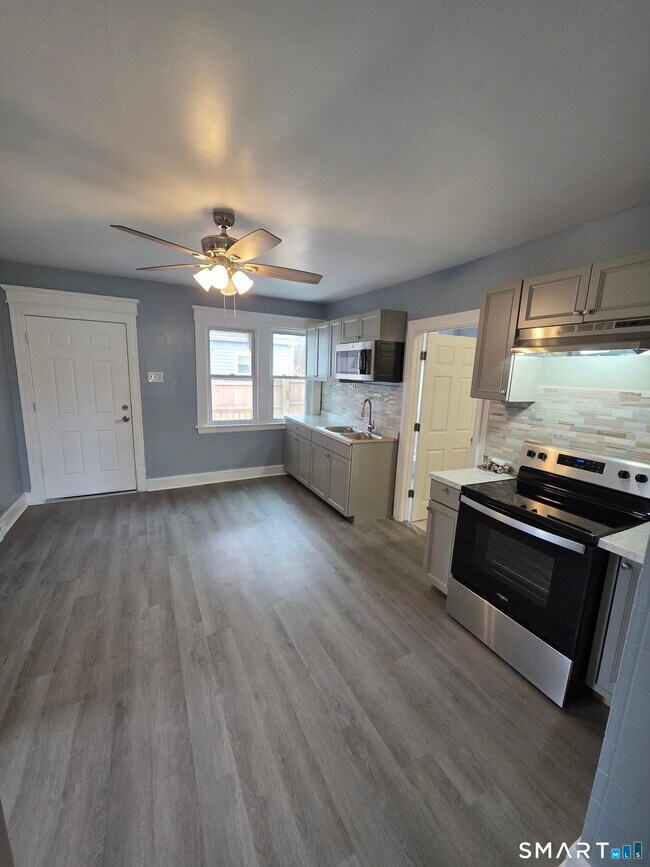 Building Photo - 31 Van Orman St