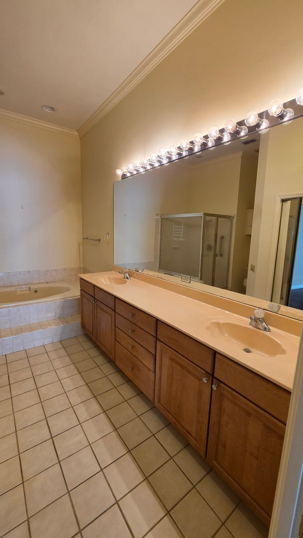 Building Photo - Golf Course Living in a Gated Harbor Hills Country Club – Lady Lake, FL