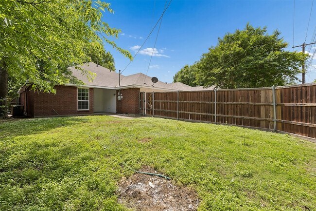 Building Photo - 2345 Park Vista Dr