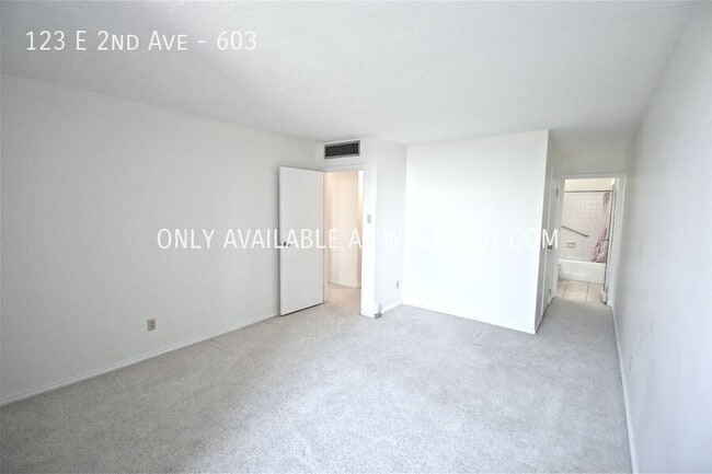 Building Photo - Stunning Downtown SLC Condo - Spacious & P...