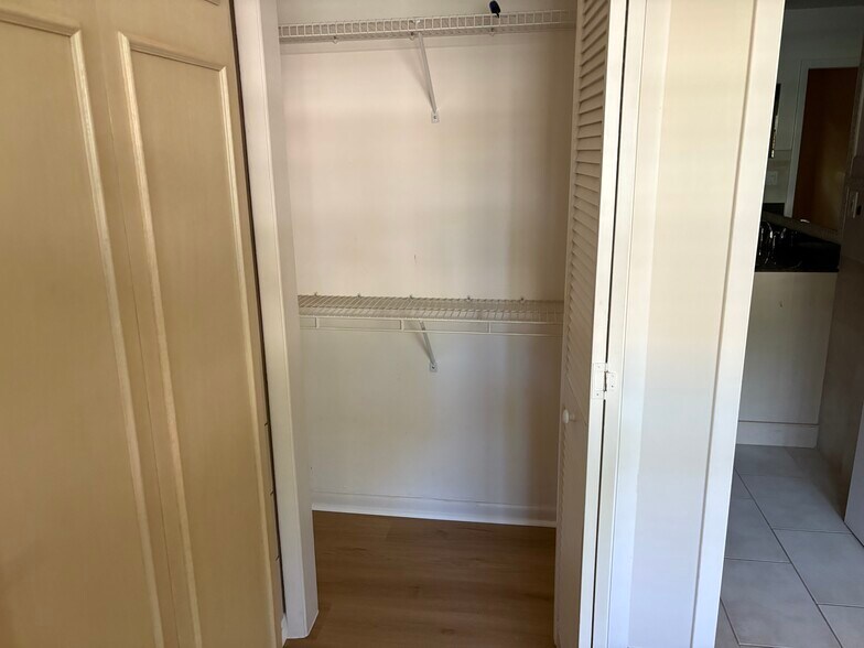 Building Photo - 3951 NE 17th Ave