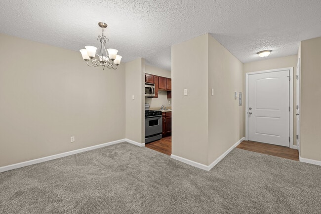 Chesterfield Place Apartments | 2 BR Remodel With Washer & Dryer | Dining Space & Entry - Chesterfield Place Apartments