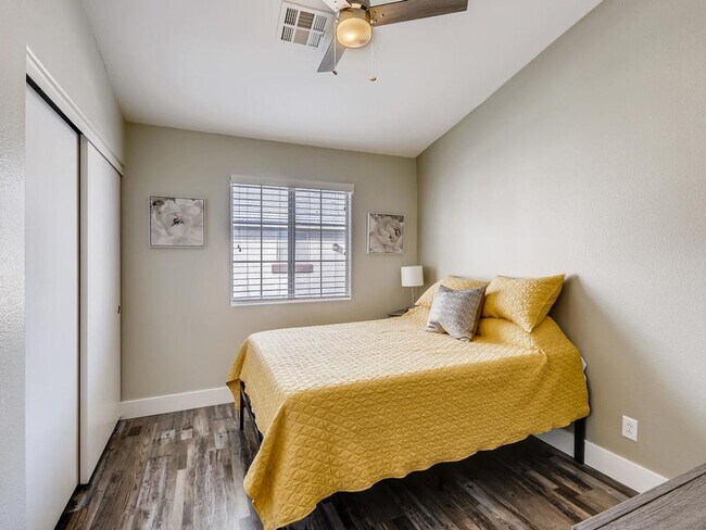 Building Photo - **SHORT TERM GATED LUXURY RENTAL** 3BDRM *2.5 BATH* 2 CAR GARAGE