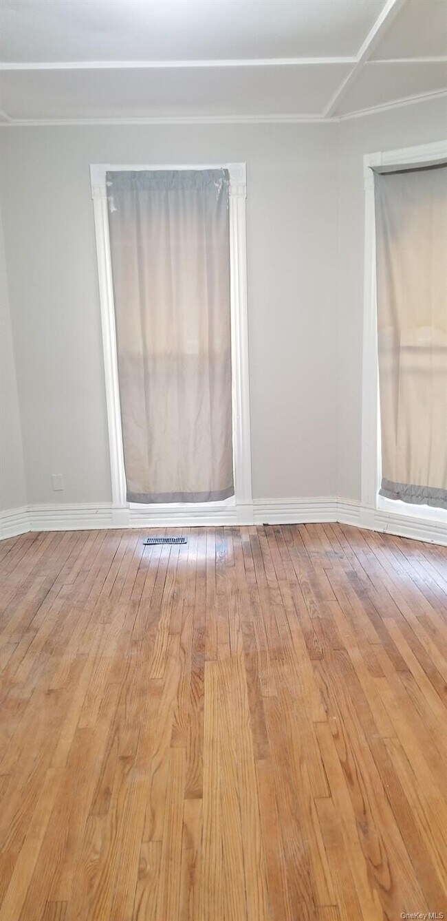 Building Photo - 77 Linden Ave