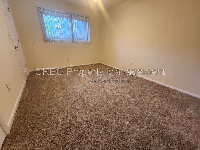Building Photo - 205 Andrea Ln