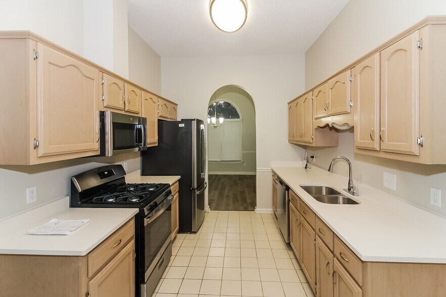 Building Photo - 636 Old River Cove
