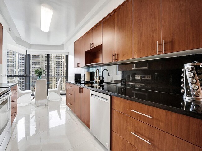 Building Photo - 20281 E Country Club Dr