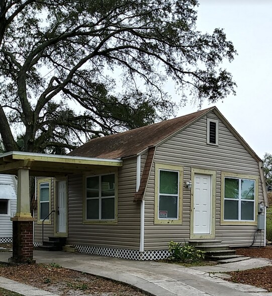 Building Photo - 701 E Hanlon St