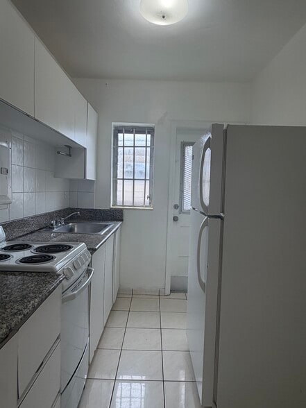 Kitchen - 2770 SW 30th Ave