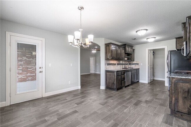 Building Photo - 457 Harper Dr