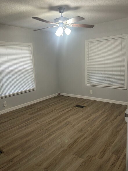 Building Photo - 3844 Hixon Ave