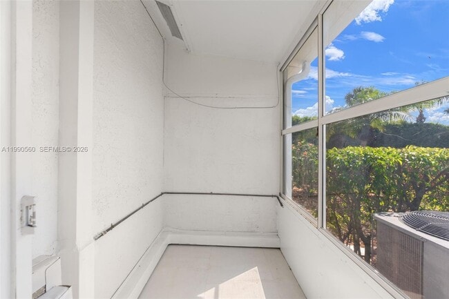 Building Photo - 15465 Lake Magnolia Pl